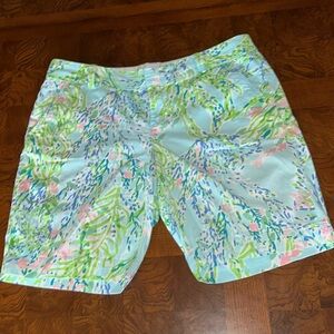 Lilly Pulitzer women’s shorts 9.5” size 14